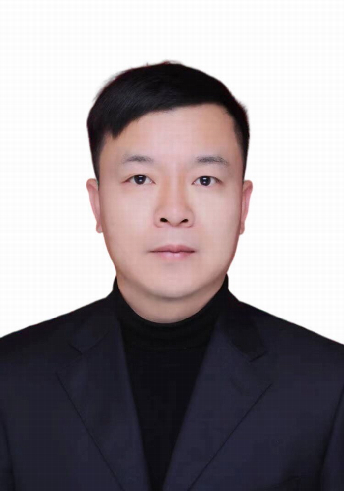 黎丙松照片.png
